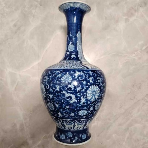 Kangxi‑Period Blue‑and‑White Appreciation Vase with Interlocking Lotus Pattern