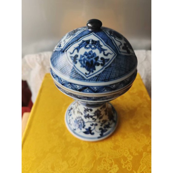 Blue-and-White Stemmed Lidded Box, Xuande Mark