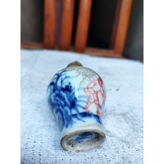 Ge-glazed Blue and White Underglaze Red Figure Snuff Bottle