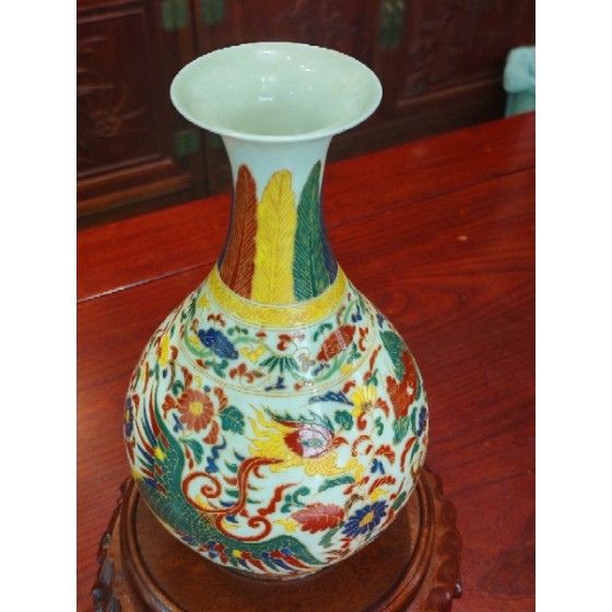 Wucai Gilded Dragon‑Pattern Yuhuchun Vase