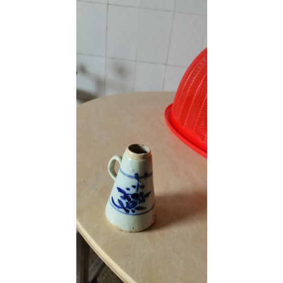 Qing Dynasty Blue and White Ink Dropper with Fu Character Pattern
