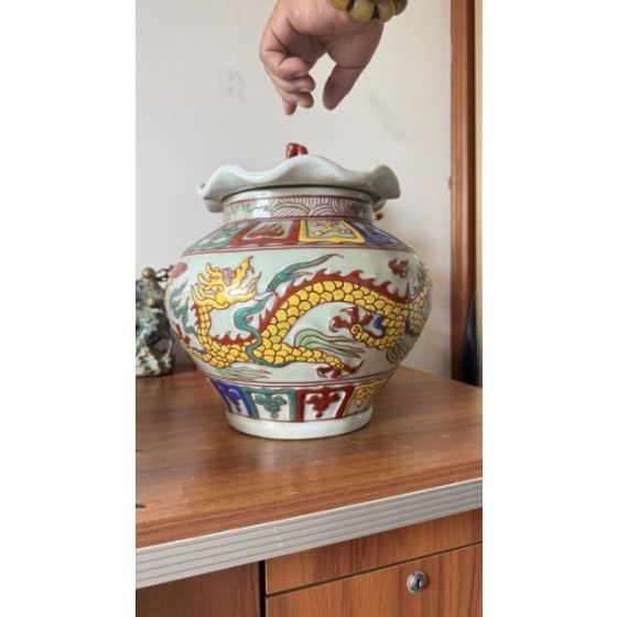 Wucai Porcelain Covered Jar with Dragon Pattern & Lotus Leaf Lid