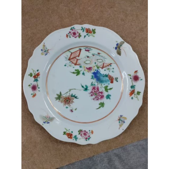 Famille Rose Floral & Butterfly Scalloped Plate