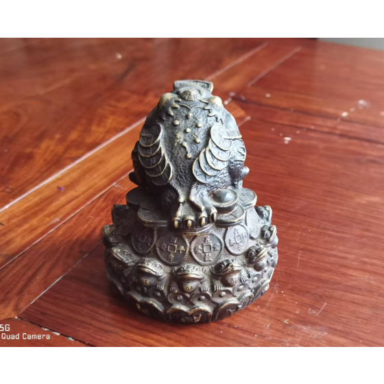 Three‑Legged Golden Toad Ornament