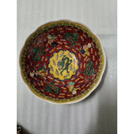 Famille Rose Dragon Pattern Scalloped Bowl