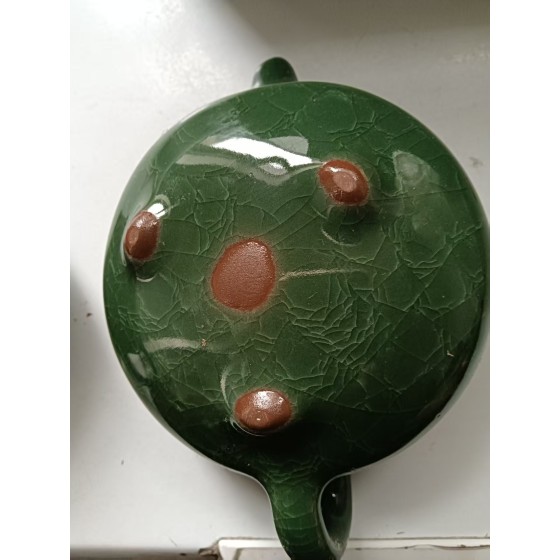 Green Glaze Crackle Three-legged Porcelain Pot