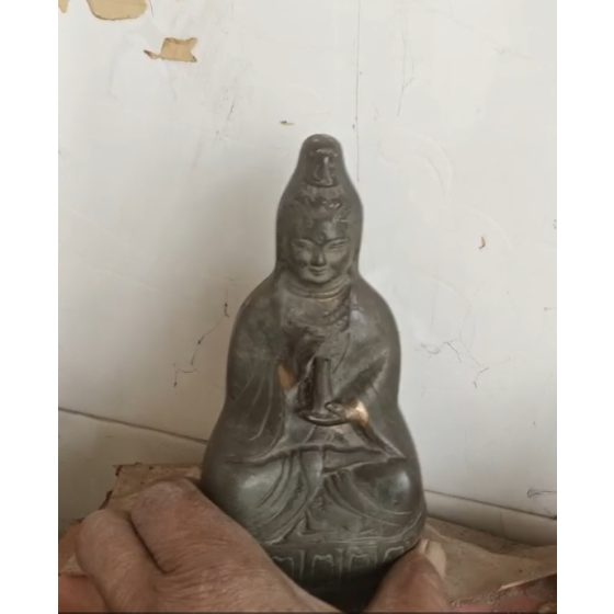 Seated Statue of Guanyin with Pure Vase