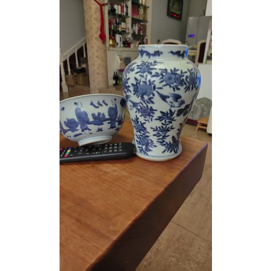 Blue‑and‑White General Jar with Floral Patterns