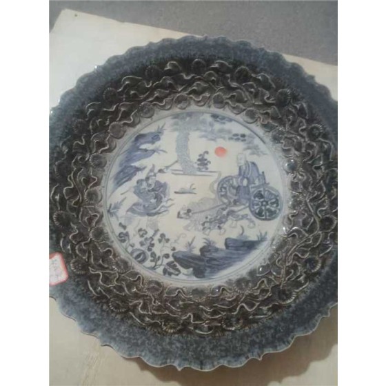 Blue and White Scalloped-Edge Plate with "Guiguzi Descending the Mountain" Pattern
