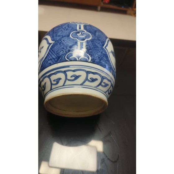 Blue‑and‑White Wan‑Character Brocade‑Pattern Jar