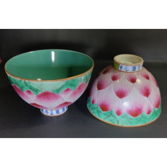 Powder Glazed Lotus Pattern Bowls (Pair)