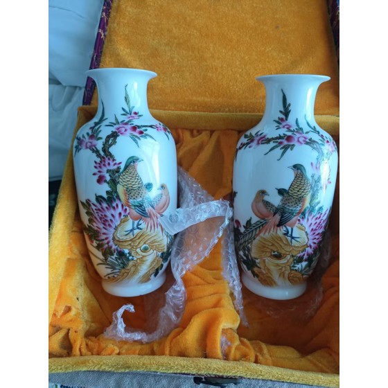 Yongzheng Mark Famille Rose Appreciation Vases with Flower and Bird Pattern (Pair)