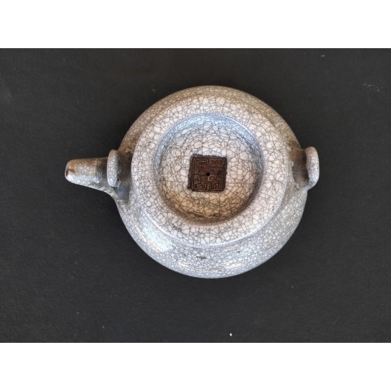 Ge‑Glaze Crackle Three‑Legged Teapot