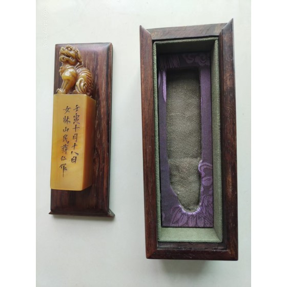 Tianhuang Stone Seal Signed by Jiang Ren with Original Red Sandalwood Seal Box