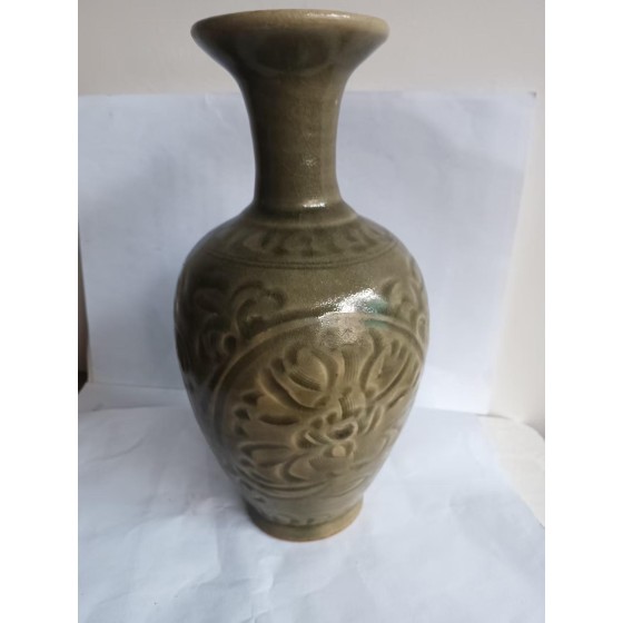 Yaozhou‑Yao Everted‑Rim Vase with Carved Interlocking Floral Patterns