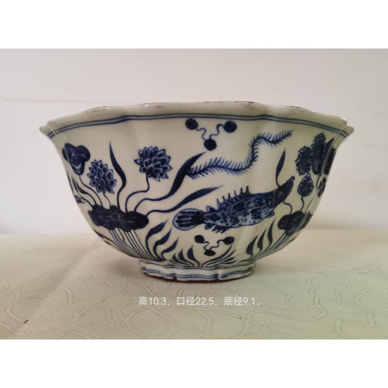 Blue and White Rhombus-mouthed Big Bowl with Fish and Algae Pattern