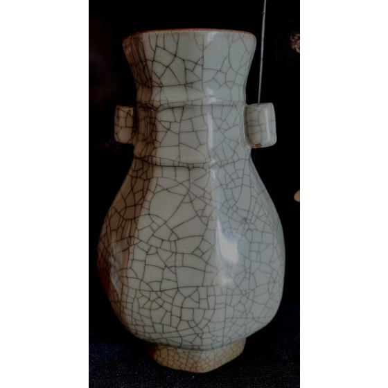 Octagonal Vase with Tubular Ears of Xiuneisi Official Kiln