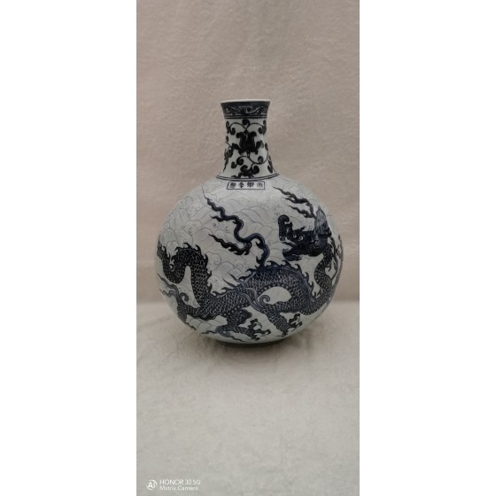 Blue and White Flat Vase with Sea and Dragon Patterns