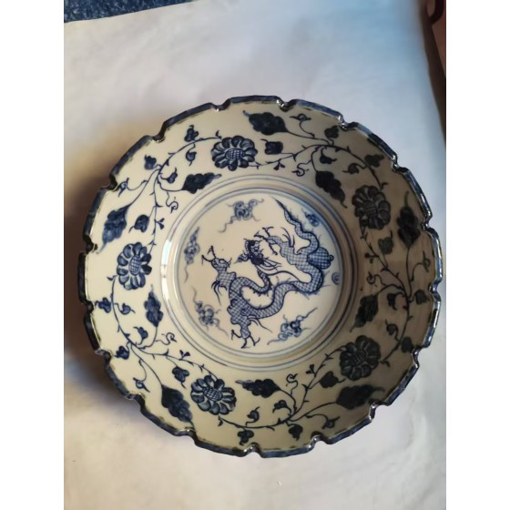 Blue and White Flower-mouthed Bowl with Dragon Pattern, Hongzhi Mark of Ming Dynasty