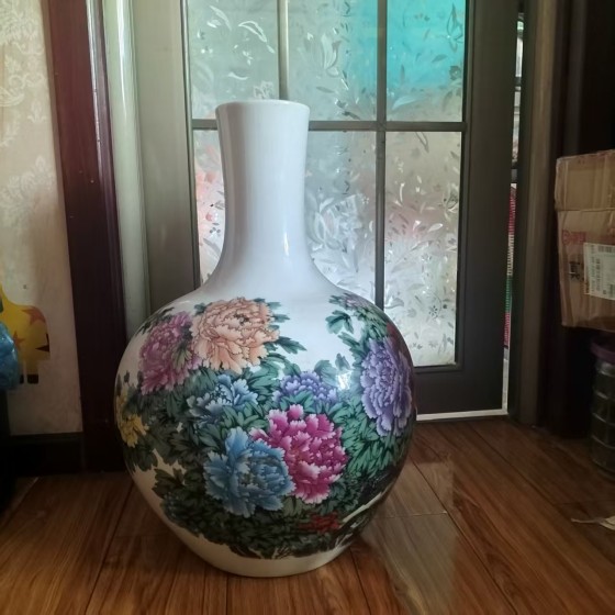 Famille Rose Globular Vase with Peony Patterns (Prosperous Blossoms)