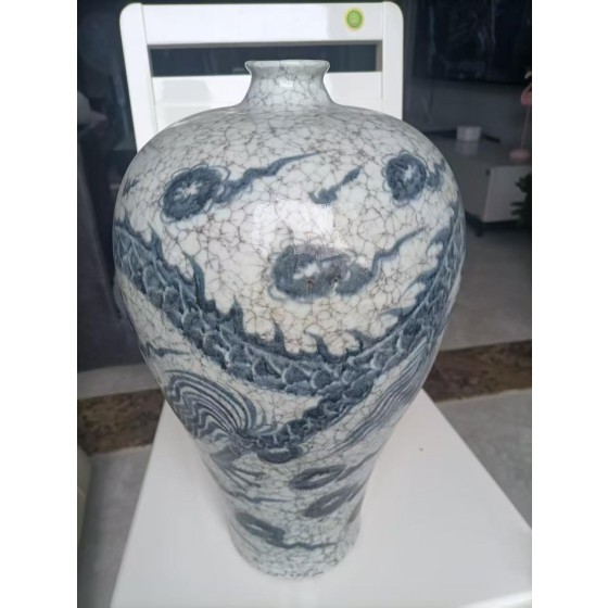 Ge Glaze Blue and White Plum Vase with Dragon and Cloud Patterns