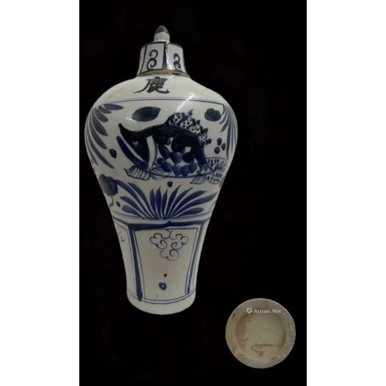 Late Yuan Early Ming Blue and White Covered Plum Vase with Fish-Algae Pattern