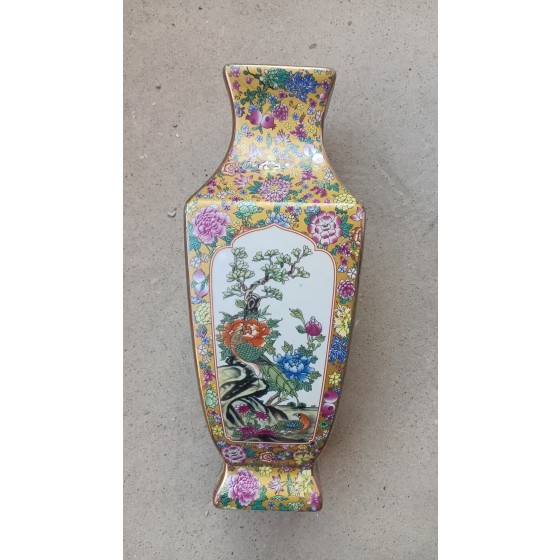 Square Flat Vase with Golden Ground Enamel Color and Windowed Golden Pheasant and Peony Patterns