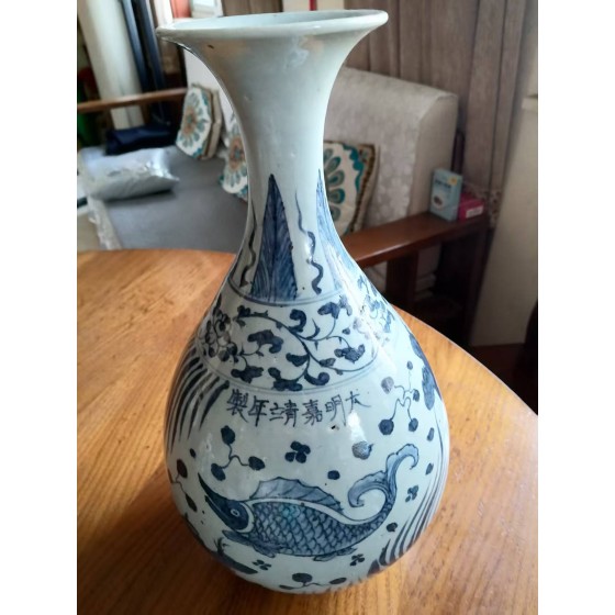 Blue and White Yuhuchun Vase with Fish and Algae Pattern, Marked "Made in Jiajing Period of Great Ming"