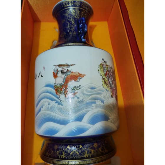 Lantern Vase with Eight Immortals Pattern