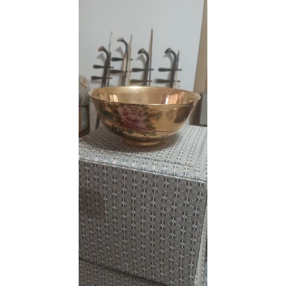 Gilt Famille Rose Bowl with Peony Pattern