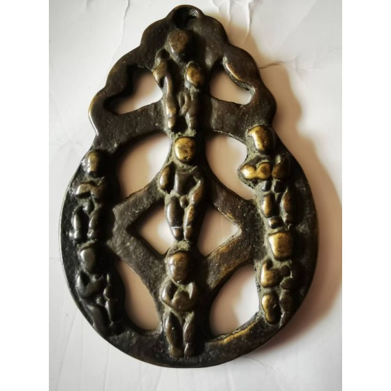 Hollow Charm Coin with Seven Children Pattern